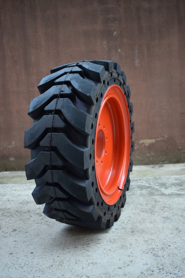 skidsteer loader tire-12165 3.jpg